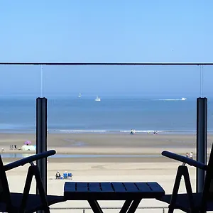 North Sea View With Parking Apartment
